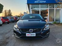 Usata Volvo V60 120 CV (88 kW) 2017 Blu Station wagon