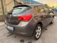 Usata Opel Astra Cosmo 110 CV (80 kW) 2012 Grigio Berlina