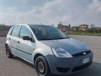 Usata Ford Fiesta Ghia 68 CV (50 kW) 2004 Grigio Berlina