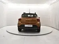 Usata Dacia Sandero Expression 101 CV (74 kW) 2023 Arancione Berlina