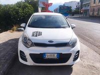 Usado Kia Rio Active 75 HP (55 kW) 2015 Branco Sedan