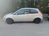 Gebraucht Ford Fiesta 75 PS (55 kW) 2007 Grau Kleinwagen