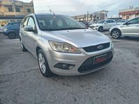 Begagnad Ford Focus Titanium 90 HK (66 kW) 2008 Silver Kombi