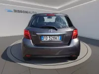 Usata Toyota Yaris Active 69 CV (50 kW) 2016 Grigio metallizzato Utilitaria