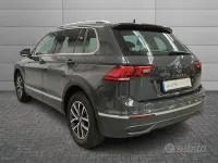 Usata VW Tiguan Life 131 CV (96 kW) 2023 Grigio SUV