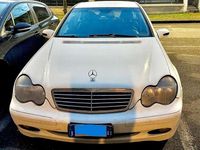 Usata Mercedes C220 Classic 143 CV (105 kW) 2003 Bianco Berlina