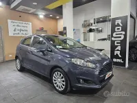 Usata Ford Fiesta Titanium 75 CV (55 kW) 2013 Grigio Berlina