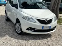 Usata Lancia Ypsilon Platinum 80 CV (58 kW) 2017 Bianco Utilitaria