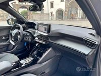 Usata Peugeot 2008 Allure+ 145 CV (106 kW) 2025 Grigio scuro SUV