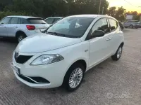 Usata Lancia Ypsilon 80 CV (58 kW) 2015 Bianco Utilitaria