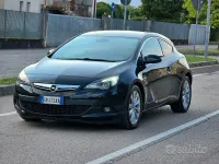 Usata Opel Astra GTC 130 CV (95 kW) 2012 Nero Coupé