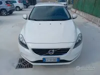 Usata Volvo V40 115 CV (84 kW) 2015 Bianco Berlina