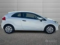 Usata Kia Rio EX 86 CV (63 kW) 2012 Bianco Berlina