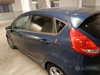 Usata Ford Fiesta Titanium 75 CV (55 kW) 2012 Blu Utilitaria