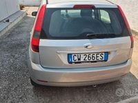 Usata Ford Fiesta 68 CV (50 kW) 2005 Grigio Utilitaria