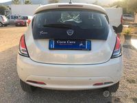Usata Lancia Ypsilon Platinum 70 CV (51 kW) 2020 Bianco Utilitaria