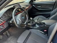 Usata BMW 318 Sport Line 143 CV (105 kW) 2013 Blu Station wagon