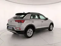 Usata VW T-Roc Life 110 CV (80 kW) 2023 Pyrit silver metallizzato nero SUV