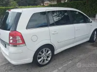 Usata Opel Zafira 110 CV (80 kW) 2011 Bianco Monovolume