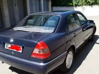 Usata Mercedes C180 Elegance 122 CV (89 kW) 1995 Blu Berlina