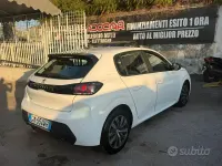 Usata Peugeot 208 Allure 102 CV (75 kW) 2023 Bianco Utilitaria
