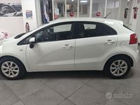 Usata Kia Rio Active 75 CV (55 kW) 2013 Bianco Berlina