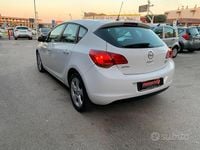 Usata Opel Astra Cosmo 150 CV (110 kW) 2010 Bianco Berlina