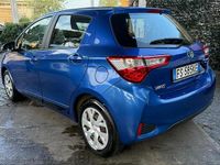 Usata Toyota Yaris Hybrid Active 73 CV (53 kW) 2018 Blu Berlina