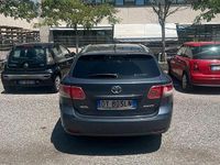 Usata Toyota Avensis 150 CV (110 kW) 2009 Grigio Berlina