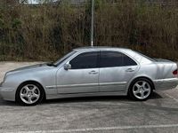 Usata Mercedes E320 Avantgarde 197 CV (144 kW) 2000 Grigio Berlina