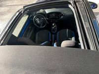 Usata Toyota Aygo X Trend 72 CV (52 kW) 2022 Blu SUV