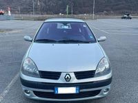 Usata Renault Clio II 75 CV (55 kW) 2003 Grigio Berlina