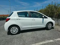 Usata Toyota Yaris Active 69 CV (50 kW) 2015 Bianco Berlina