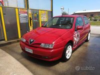 Usata Alfa Romeo 145 Quadrifoglio 150 CV (110 kW) 1996 Rosso Utilitaria