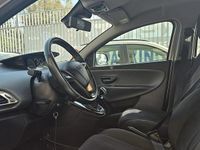Usata Lancia Ypsilon 69 CV (50 kW) 2012 Marrone Utilitaria