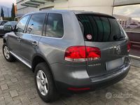 Usata VW Touareg R 174 CV (127 kW) 2005 Grigio SUV
