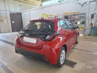 Usata Toyota Yaris Hybrid PURE 116 CV (85 kW) 2023 Rosso Berlina