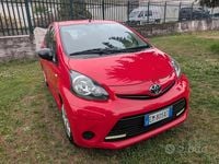 Usata Toyota Aygo Lounge 68 CV (50 kW) 2012 Rosso Utilitaria