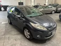 Usata Ford Fiesta Titanium 97 CV (71 kW) 2010 Grigio Berlina