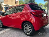 Usata Toyota Yaris Lounge 69 CV (50 kW) 2016 Rosso Berlina