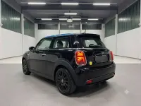 Usata Mini Cooper SE Classic 75 kW (102 CV) 2021 Nero Utilitaria
