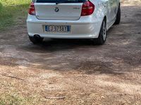 Begagnad BMW 118 143 HK (105 kW) 2010 Vit Halvkombi