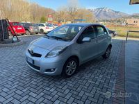 Usata Toyota Yaris 90 CV (66 kW) 2011 Grigio Utilitaria