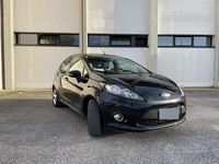 Gebraucht Ford Fiesta 70 PS (51 kW) 2012 Schwarz Kleinwagen