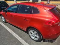 Usata Volvo V40 120 CV (88 kW) 2018 Rosso Berlina