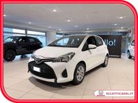 Usata Toyota Yaris Cool 69 CV (50 kW) 2015 Bianco Utilitaria