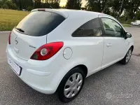 Usata Opel Corsa Edition 75 CV (55 kW) 2010 Bianco Utilitaria