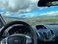 Usata Ford Fiesta 73 CV (53 kW) 2010 Grigio Utilitaria