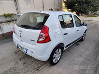 Usata Dacia Sandero 75 CV (55 kW) 2009 Bianco SUV