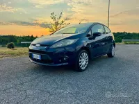 Usata Ford Fiesta Titanium 92 CV (67 kW) 2009 Bluazzurro Berlina